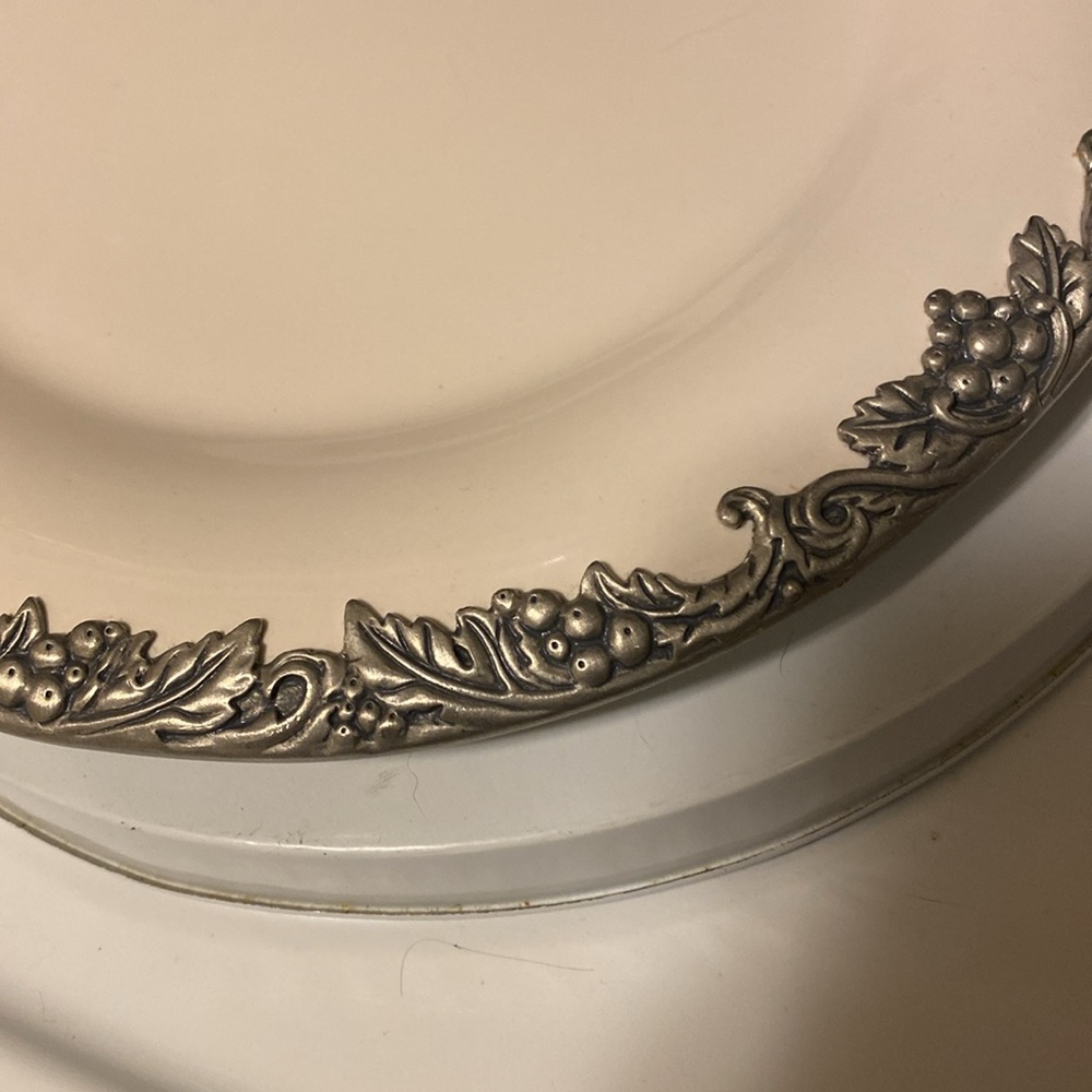 Arthur Court Grape Rimmed 9.5 Inch Plate - Picture 2 of 3